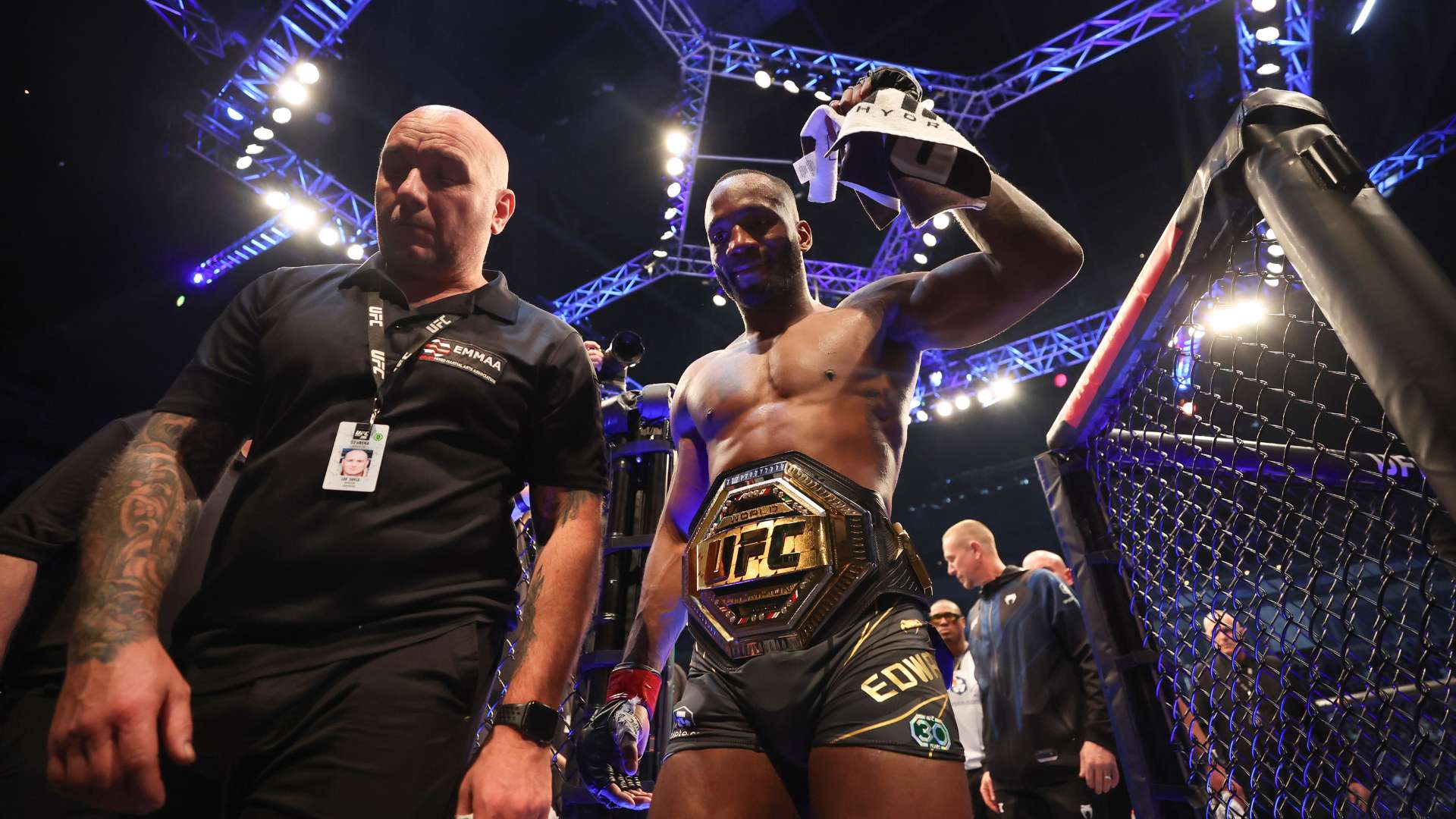 正面临一个 正面临一个